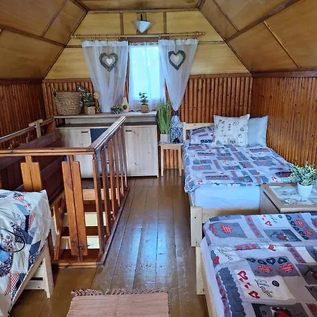 U Tri Borovic Tatil parkı *
