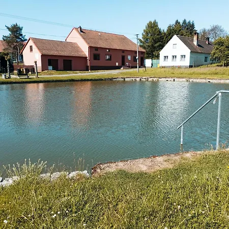 U Tří Borovic * Chvalatice