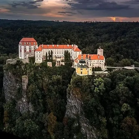 Tatil parkı U Tri Borovic Chvalatice