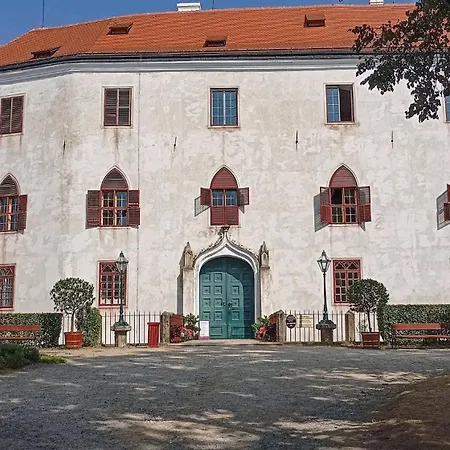 U Tri Borovic Tatil parkı *
